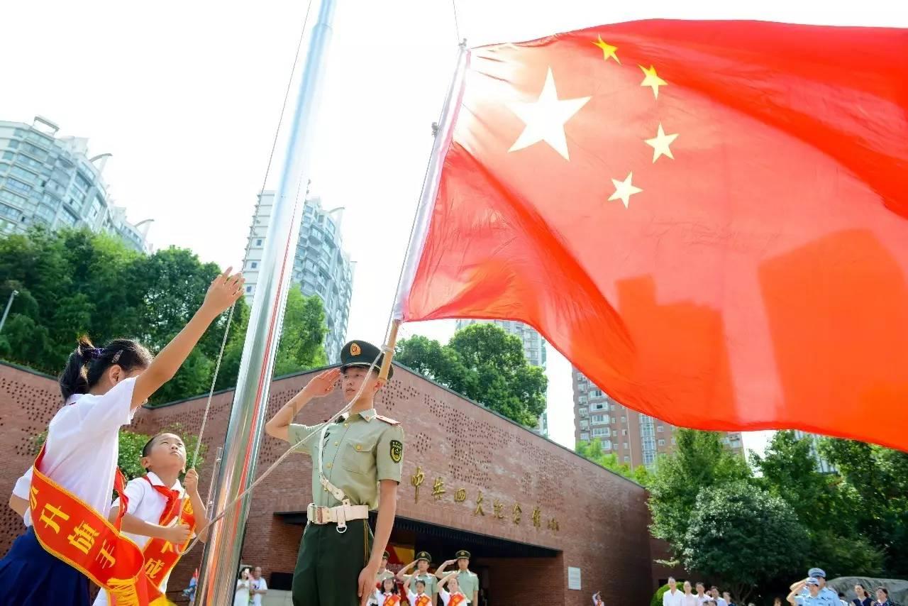 卧室比较适合安装什么亮度的灯？卧室灯光的选择都有哪些呢？游戏画面